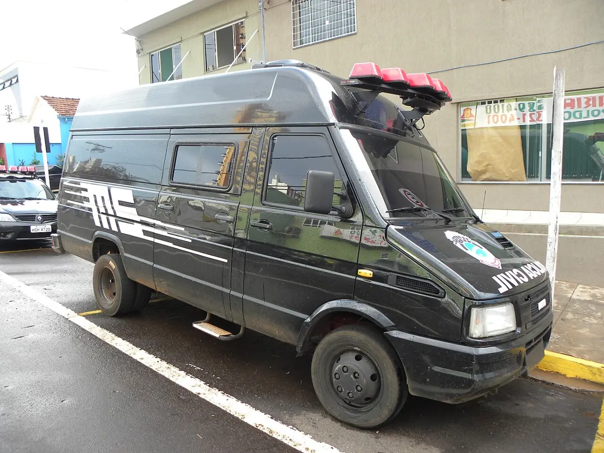 Foto: Iveco Daily Mk2 police van of Mato Grosso do Sul Civil Police, Brazil.