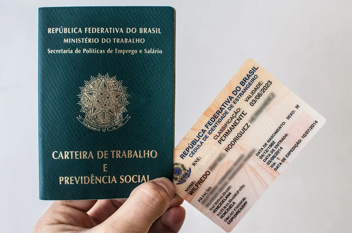 Foto: Documentos requeridos para trabalhar no Brasil