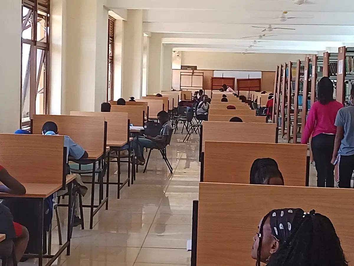 Foto: Undergraduate students diploma students and certificate students at pwani university LIBRARY injecting the knowledge from the easily accessi…