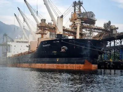 Foto ilustrativa: Navio atracado no Porto de Santos