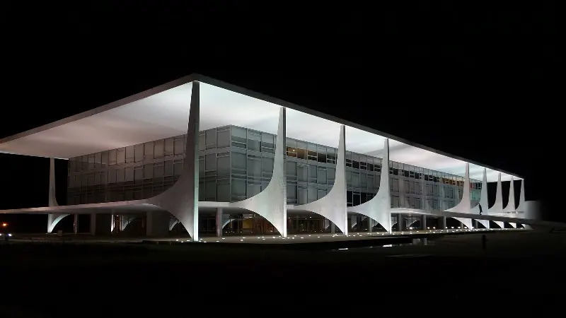 Foto ilustrativa: Palácio do Planalto iluminado à noite