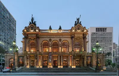 Foto ilustrativa: O Teatro Municipal de São Paulo é um dos mais importantes teatros da cidade e um dos cartões postais da capital paulista, tanto por seu esti…