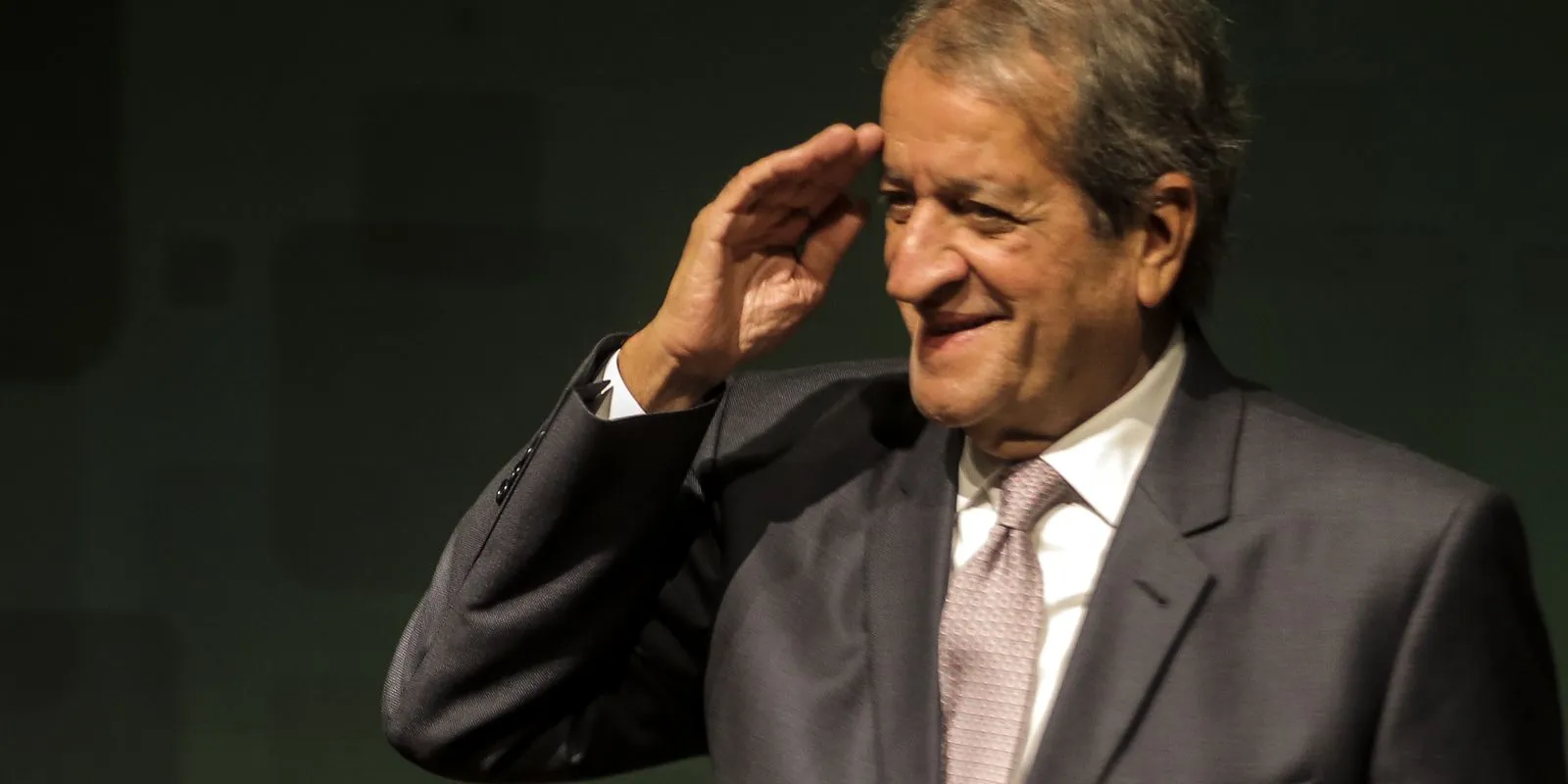 O presidente nacional do Partido Liberal (PL), Valdemar Costa Neto, fala com a imprensa no Centro de Eventos e Convenções Brasil 21, em Brasília.